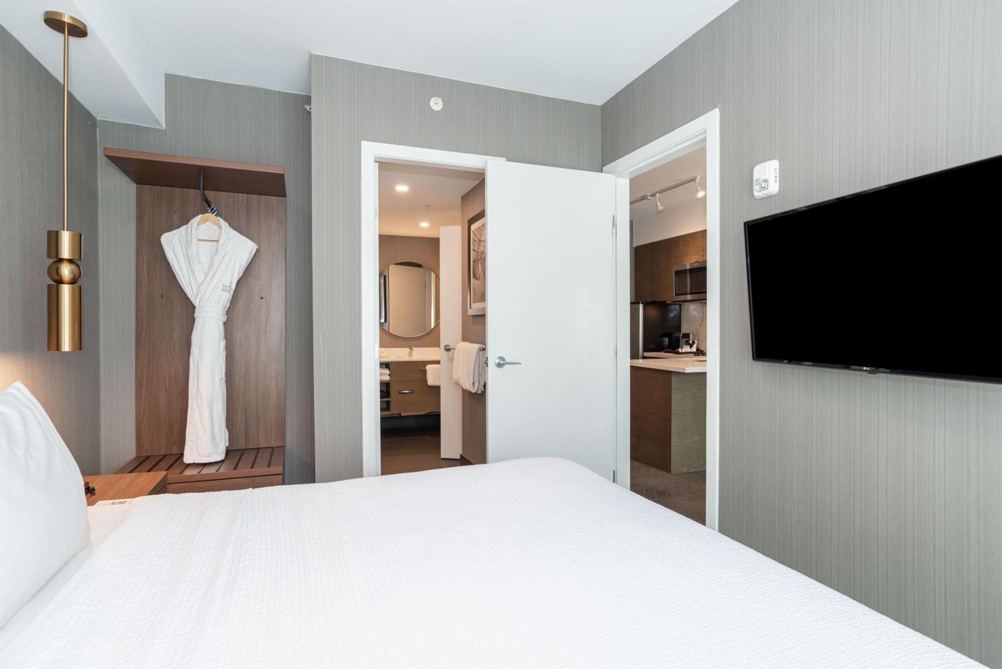 Sandman Signature Sherwood Park Hotel Exterior foto
